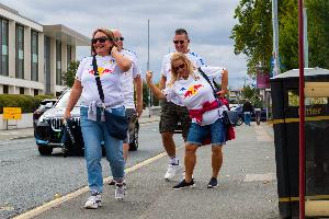 乌龙！女子为丈夫网购利兹联官方新款装备，却收到XXXL桑德兰球衣