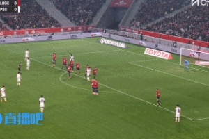 世一左！门德斯任意球世界波直挂死角，登场仅7分钟帮助巴黎领先