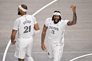 右脚踝扭伤！加福德：当时我踩到了浓眉脚上 意外总会发生