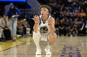 太辣眼！波杰姆斯基接球晃开防守 空位三分投出离谱三不沾