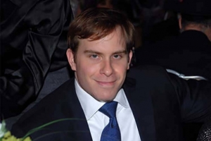 名记：独行侠老板杜蒙来到美航中心看球 本赛季揭幕战后首次