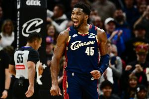 小球纪元！骑士连续98场飚进10+三分 超越18-20火箭登顶历史第1位