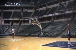 曾经天赋拉满！年轻乔治跨过216的希伯特完成扣篮