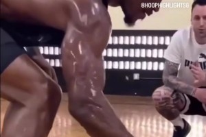 大魔王！球迷恶搞：你们休赛期随便训练，约老师的狂欢还没结束！